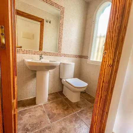 Charming Townhouse With Sea Views & Pool In Altea *
