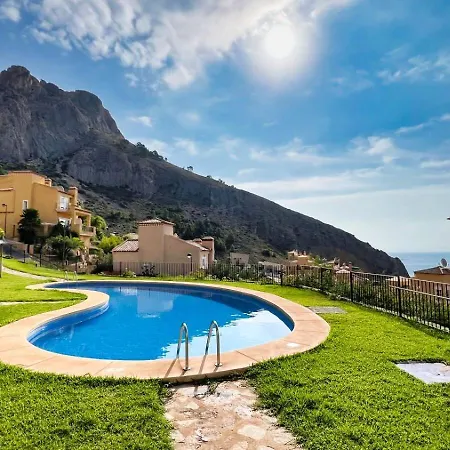Charming Townhouse With Sea Views & Pool In Altea